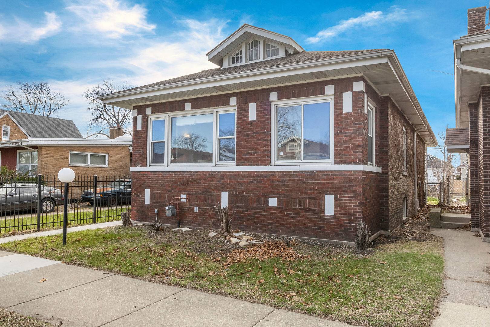 8406 S Oglesby AVE, Chicago, IL 60617