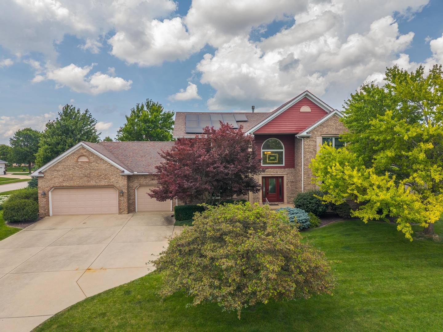 3102 Wisteria LN, Bloomington, IL 61704