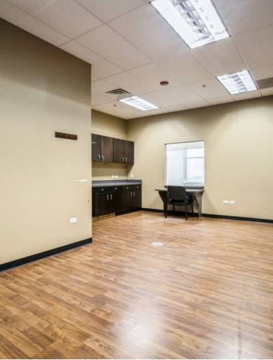 800 E Woodfield RD, Schaumburg, IL 60173