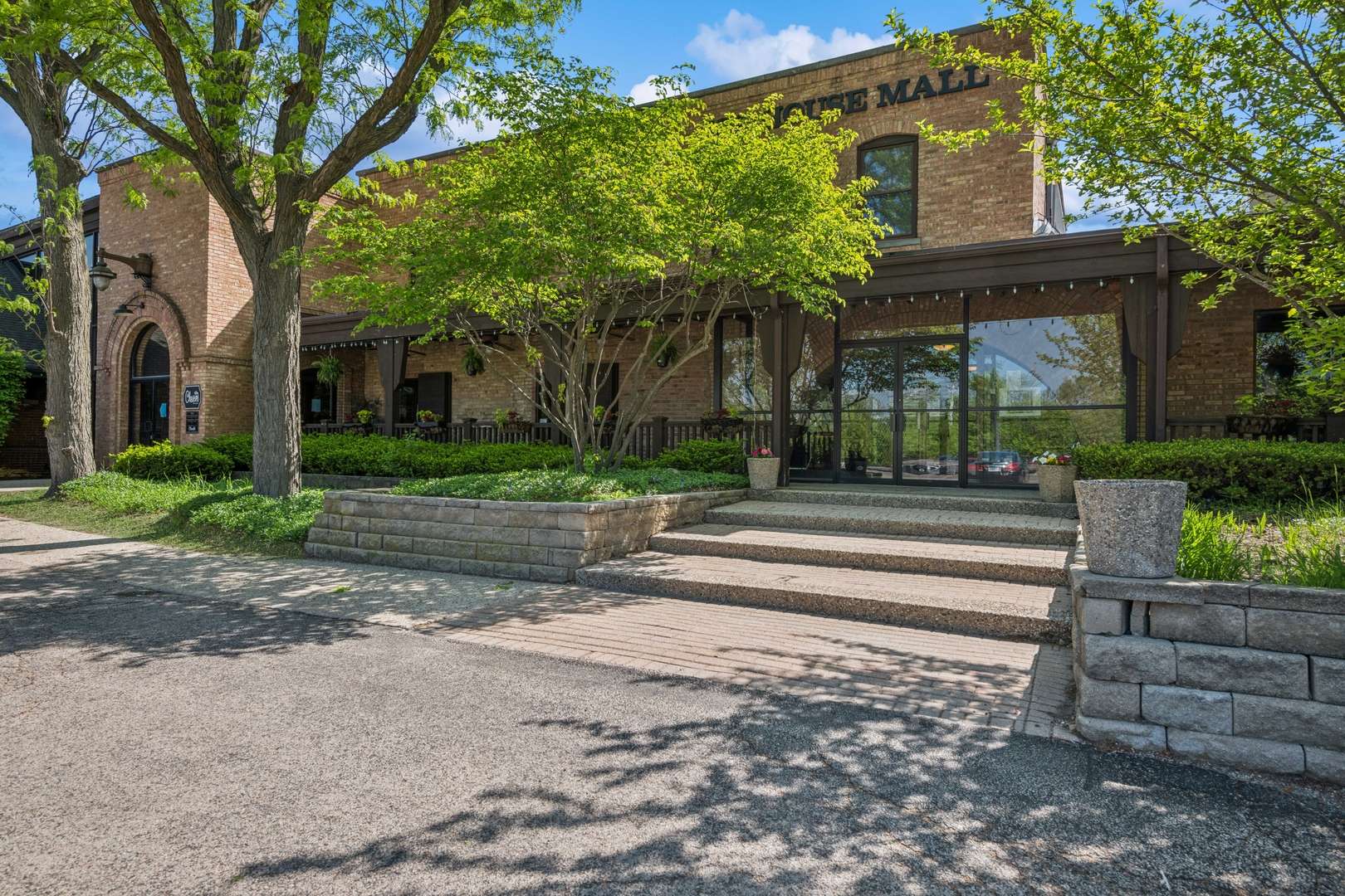 200 Applebee ST, Barrington, IL 60010
