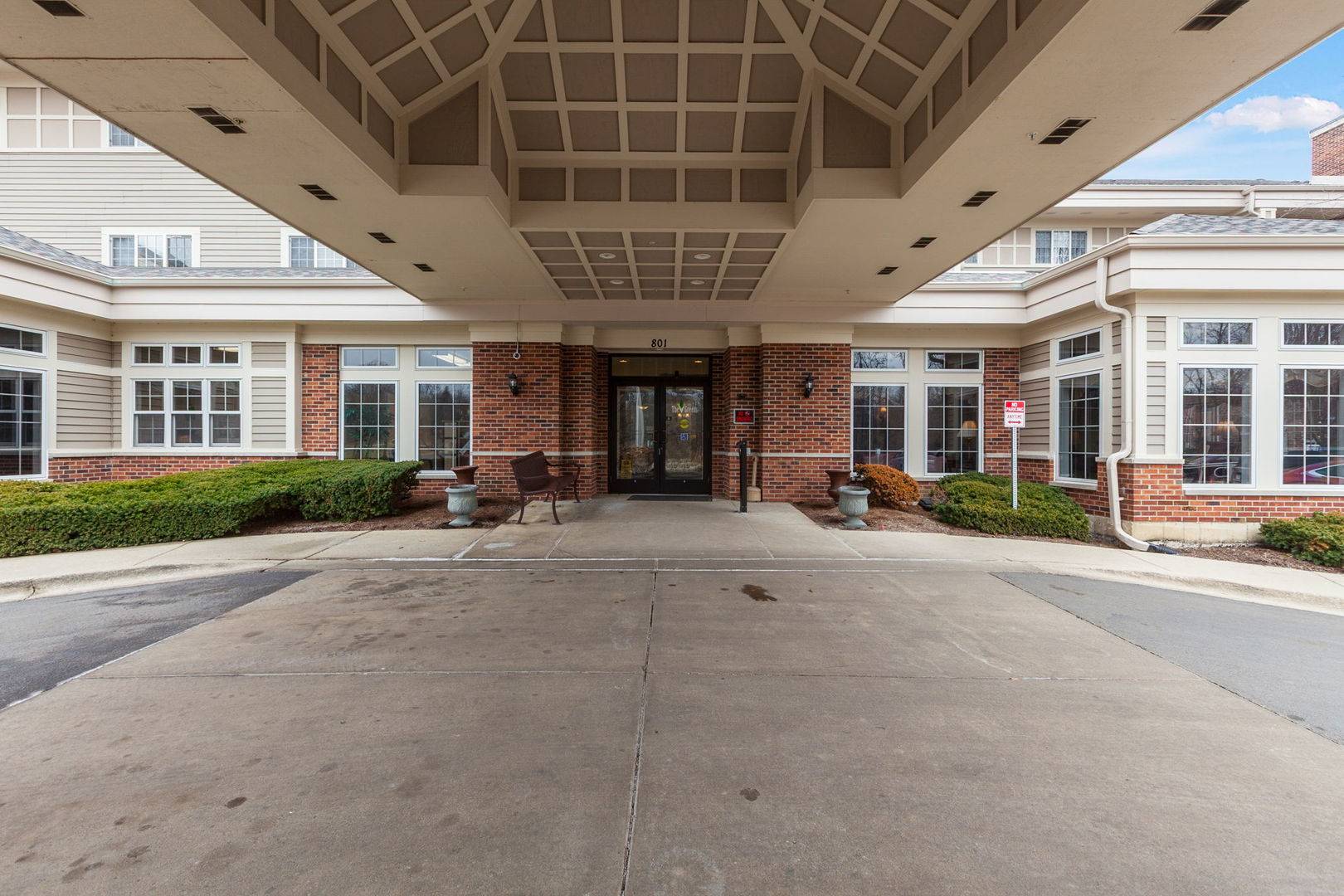 801 N Mclean BLVD #222, Elgin, IL 60123