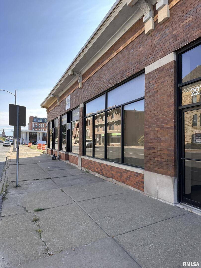 227 W 4TH ST, Davenport, IA 52801