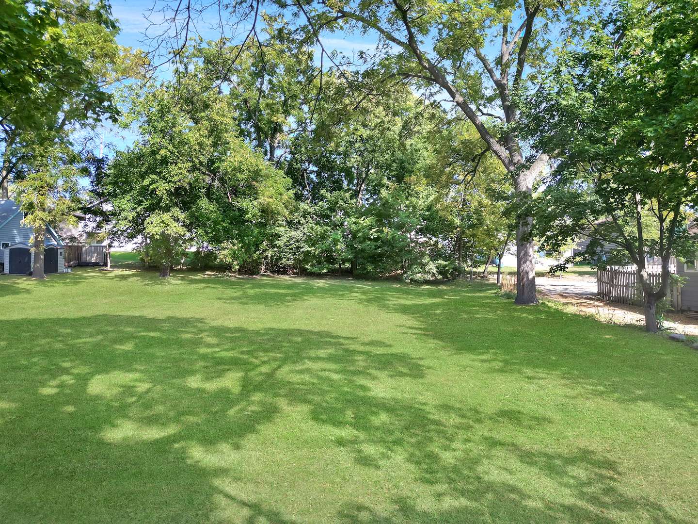 208 W Ellis AVE, Libertyville, IL 60048