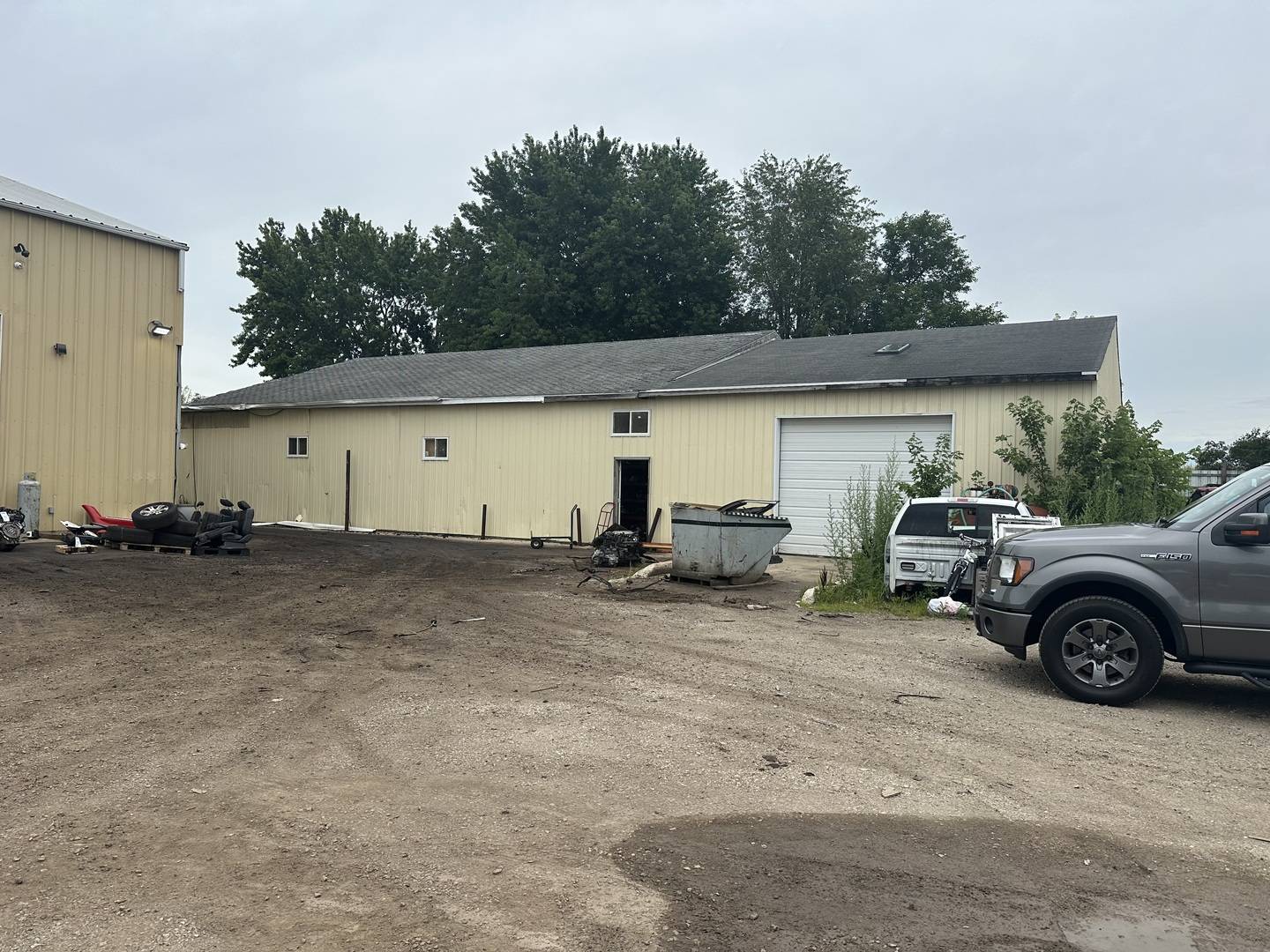 500 E Railroad AVE, Leland, IL 60531
