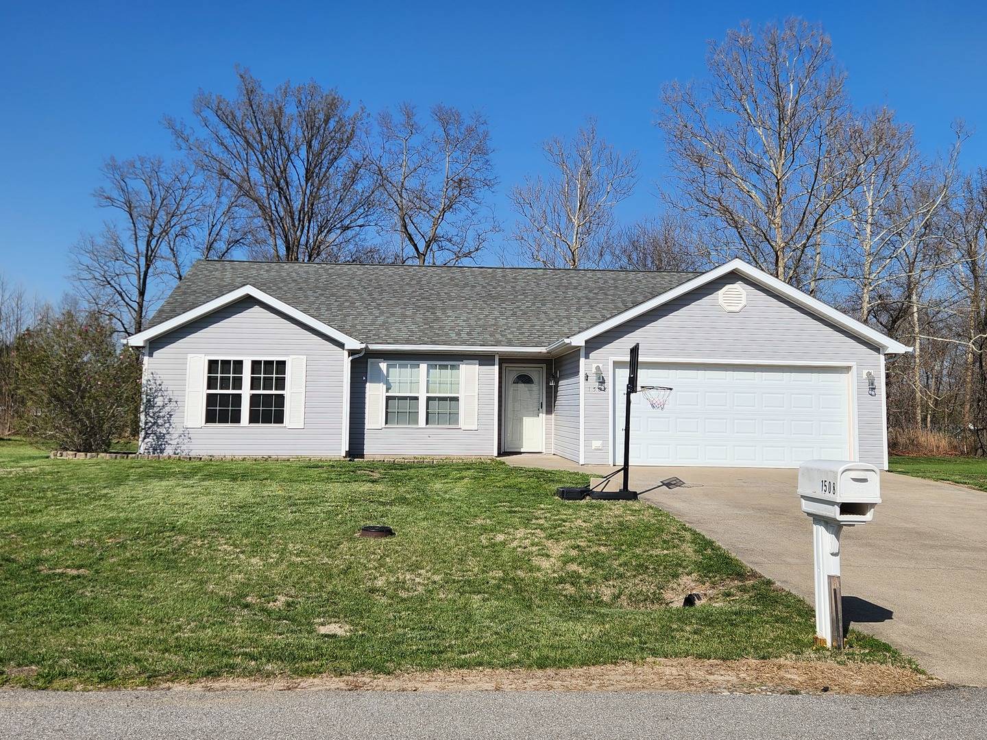 1508 Hawkeye CT, Carterville, IL 62918