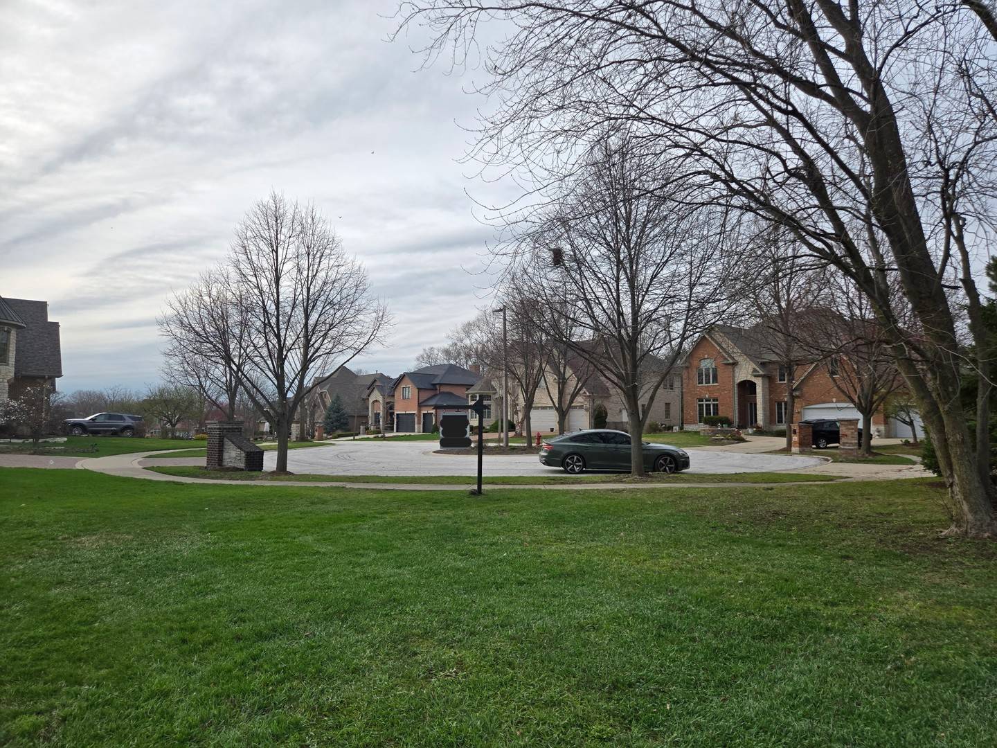 308 Felicia CT, Bloomingdale, IL 60108