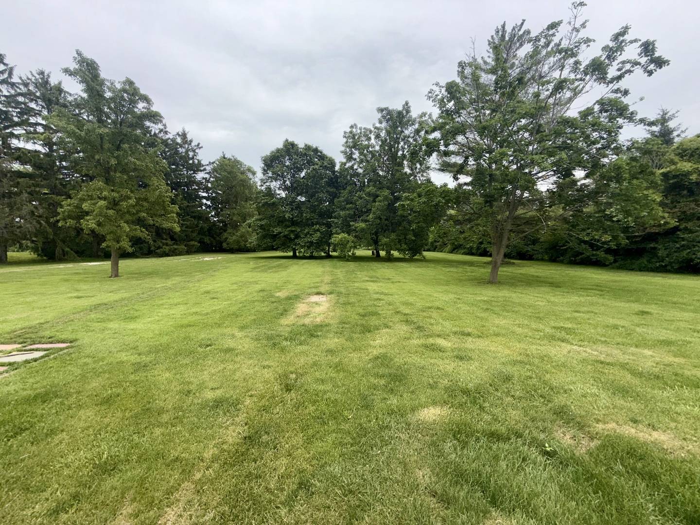1270 Benson LN, Green Oaks, IL 60048