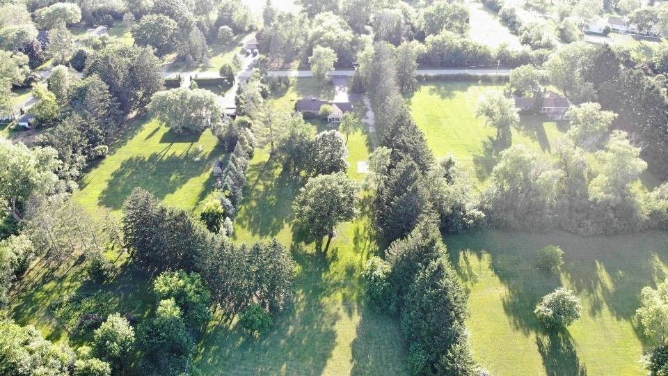 1270 Benson LN, Green Oaks, IL 60048