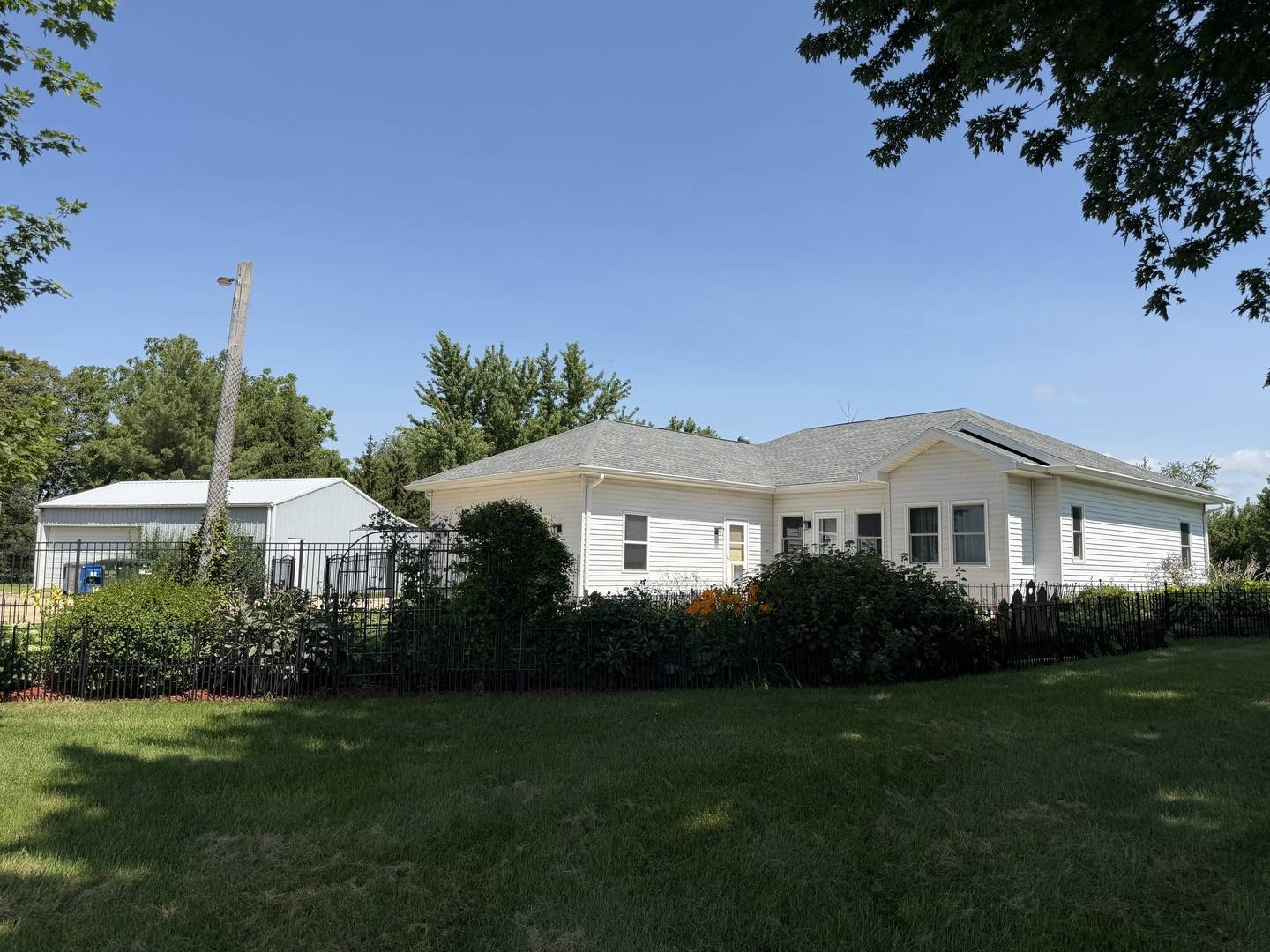 18760 Hillside RD, Morrison, IL 61270