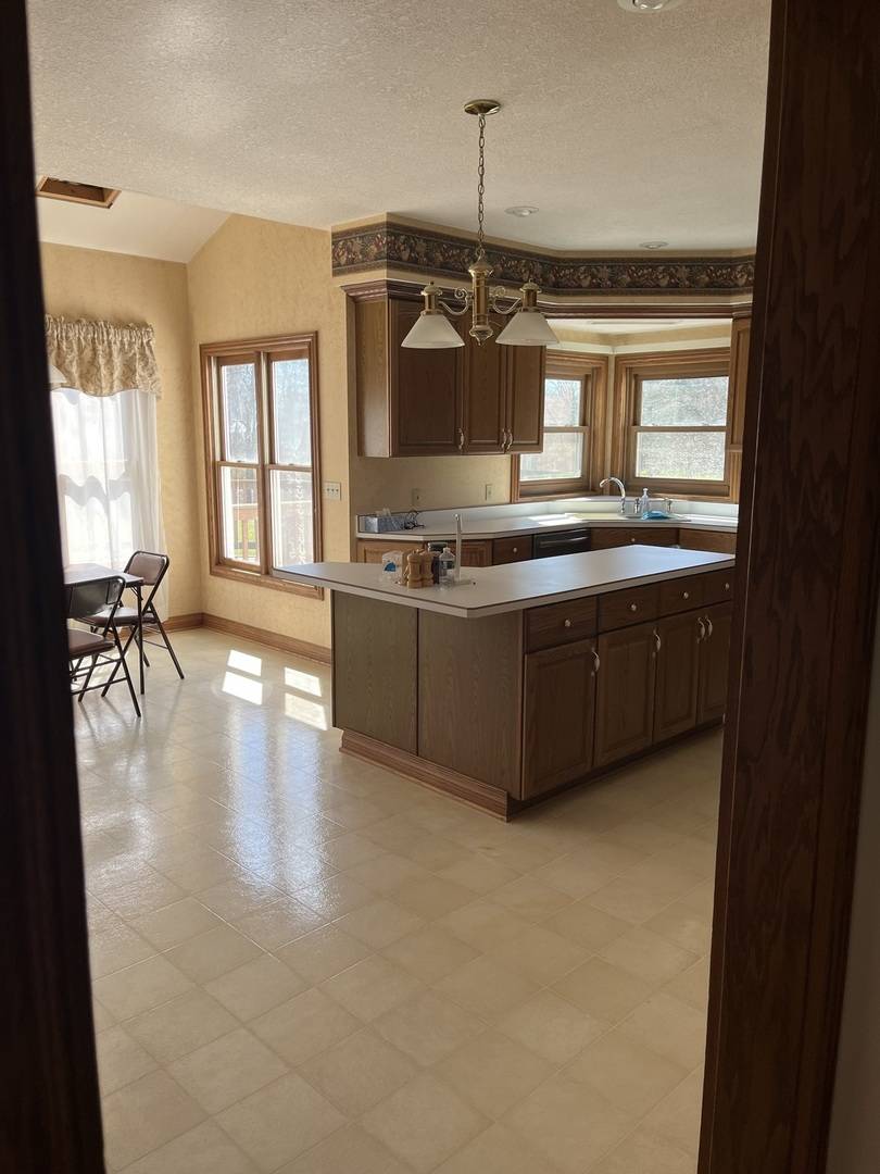 28 Tinsbury LN, Mattoon, IL 61938