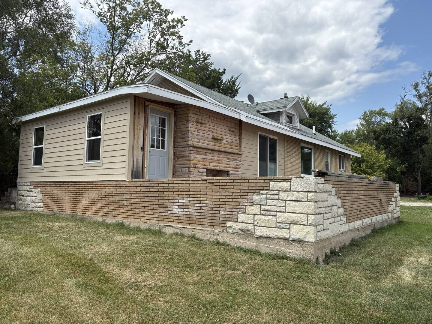 1031 IL Route 173 HWY, Antioch, IL 60002