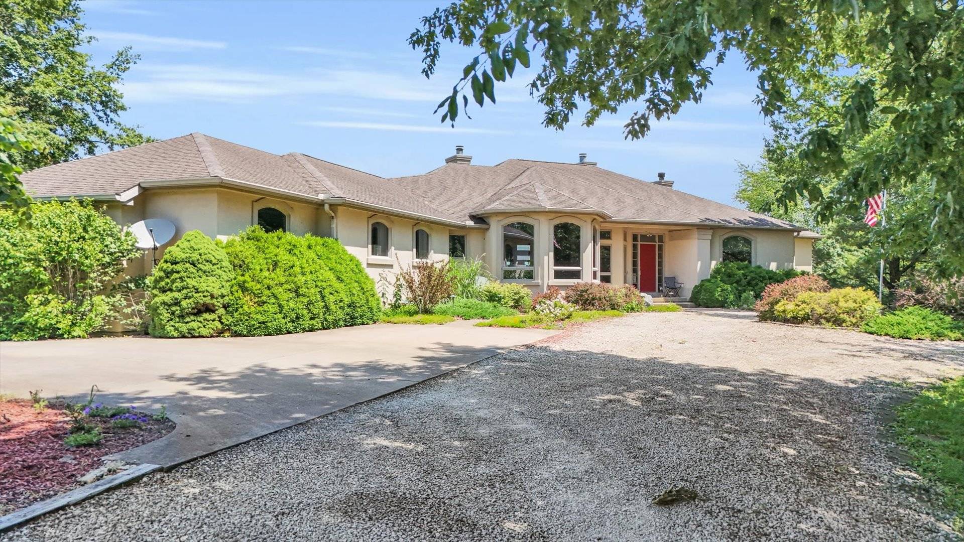 401 M County Road 2425 N, Mahomet, IL 61853