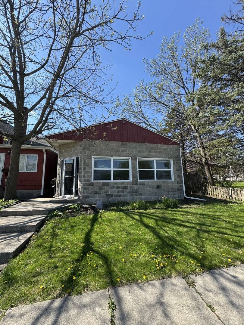 122 W Page ST, Sycamore, IL 60178