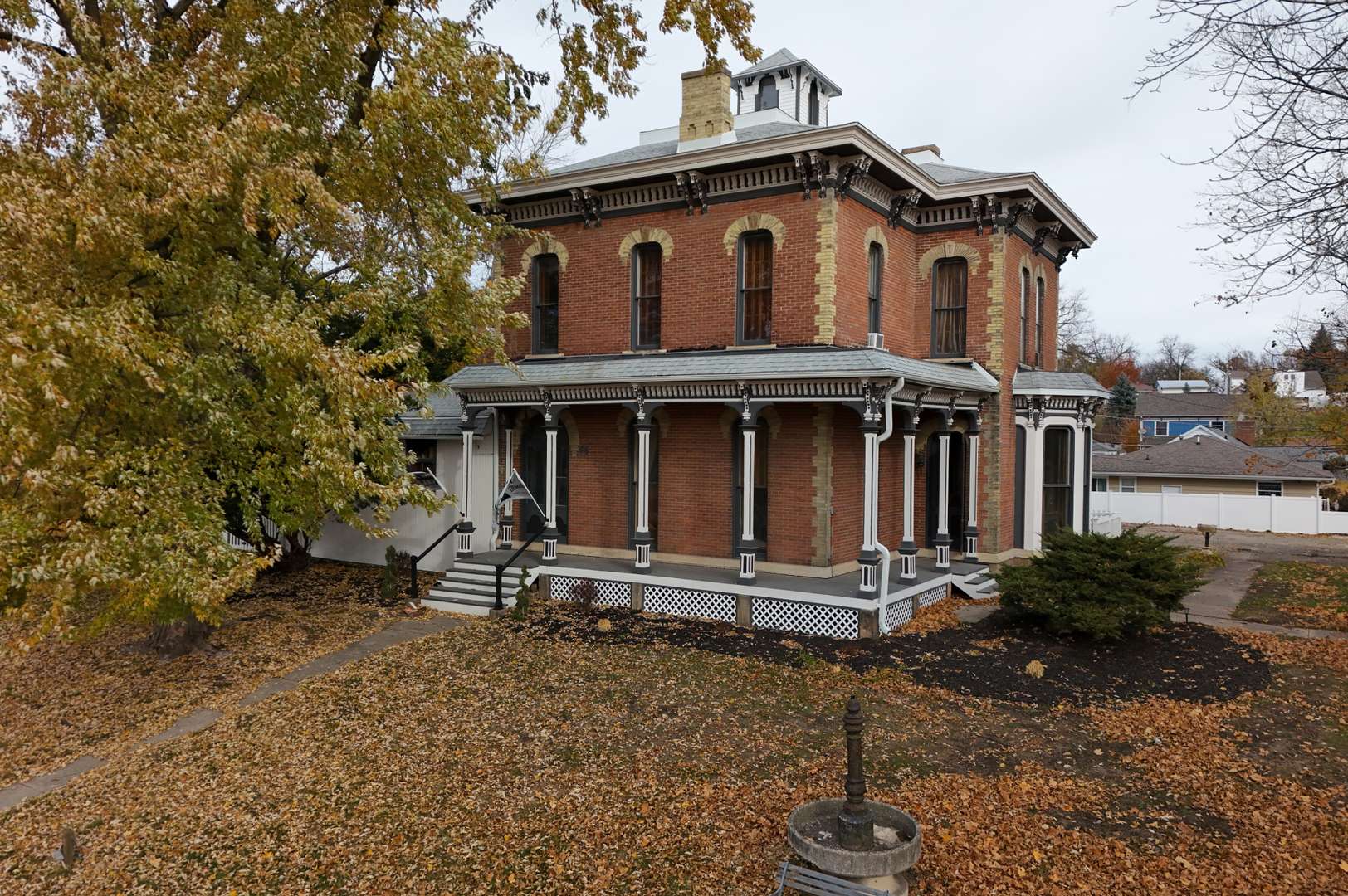 402 W Lincolnway RD, Morrison, IL 61270