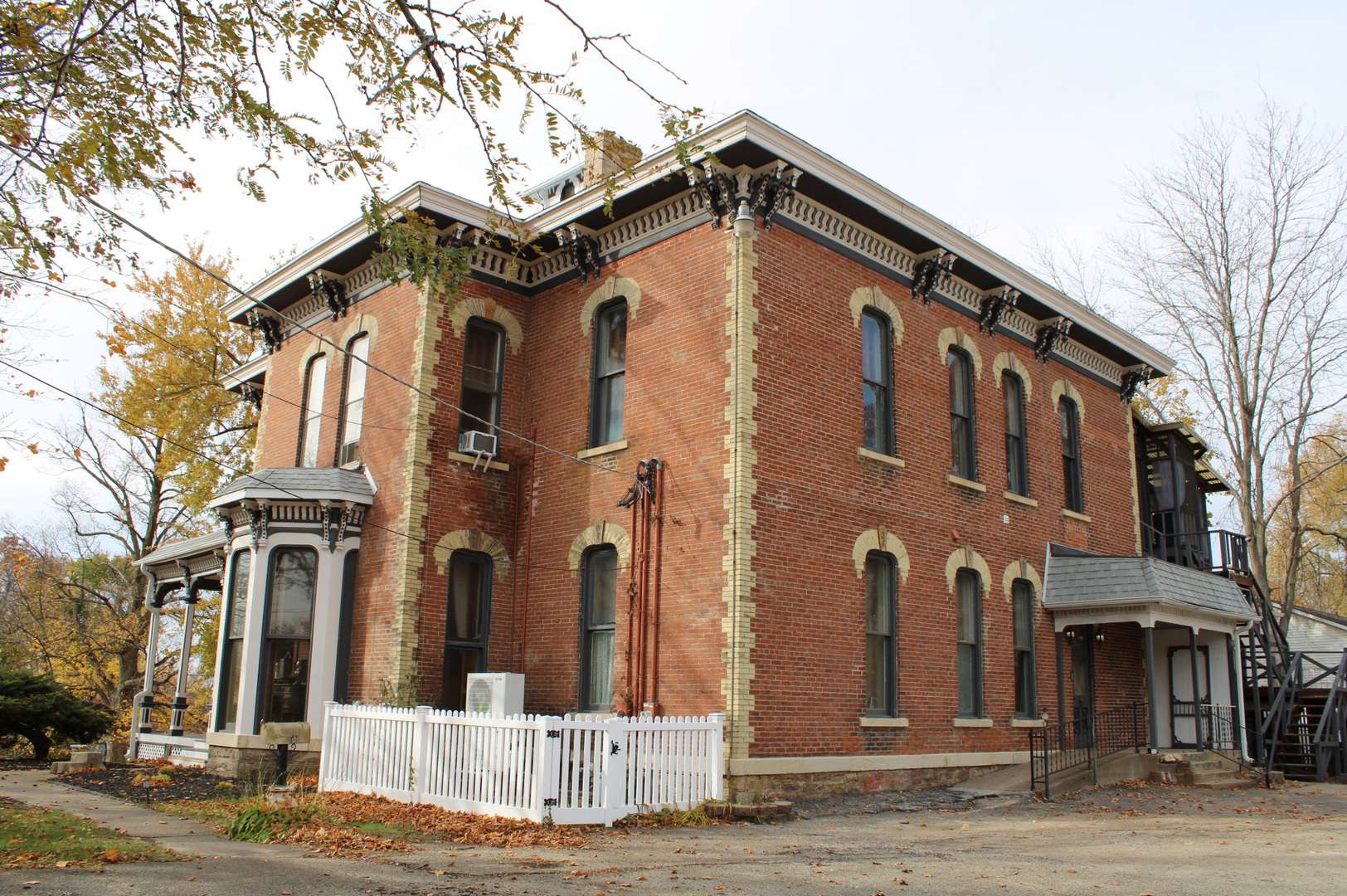402 W Lincolnway RD, Morrison, IL 61270