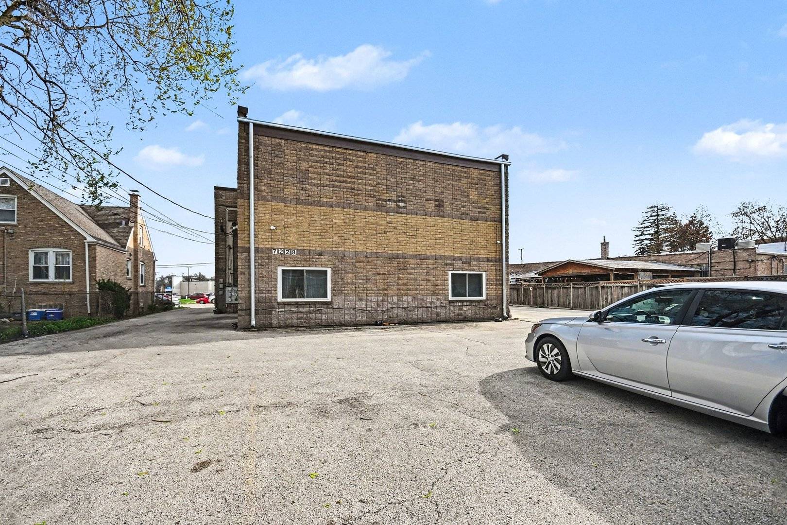 7228 39th ST #2W, Lyons, IL 60534