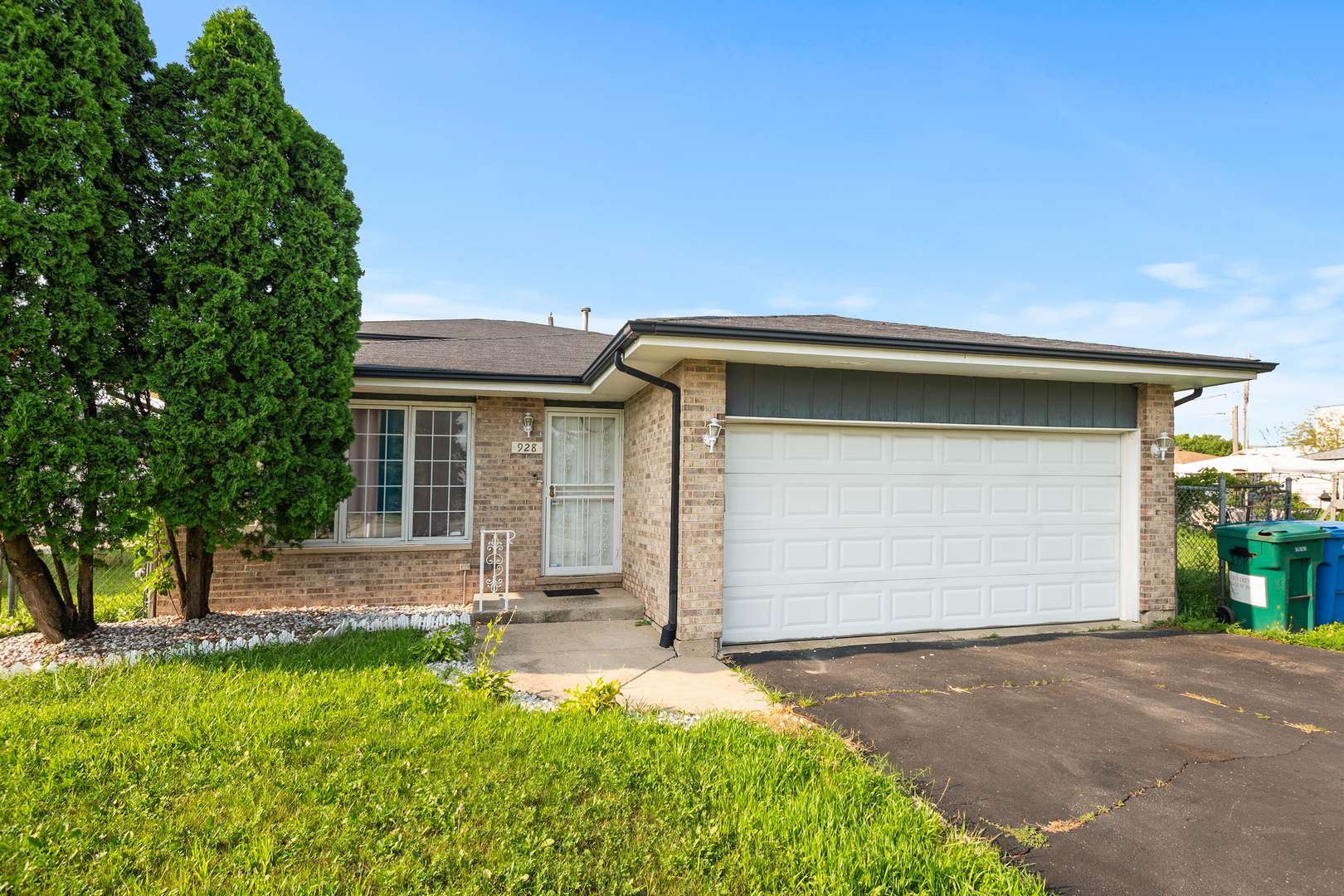 928 E 153rd ST, Phoenix, IL 60426