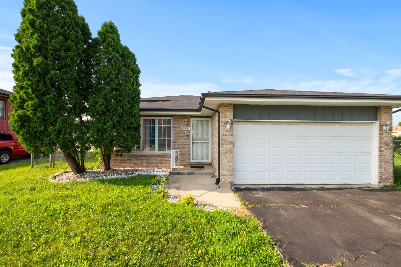 928 E 153rd ST, Phoenix, IL 60426