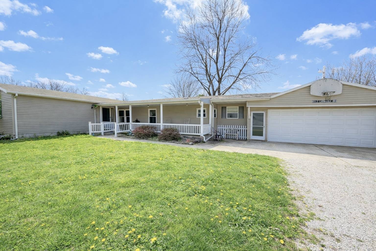 2041 mills cart RD, Salem, IL 62881