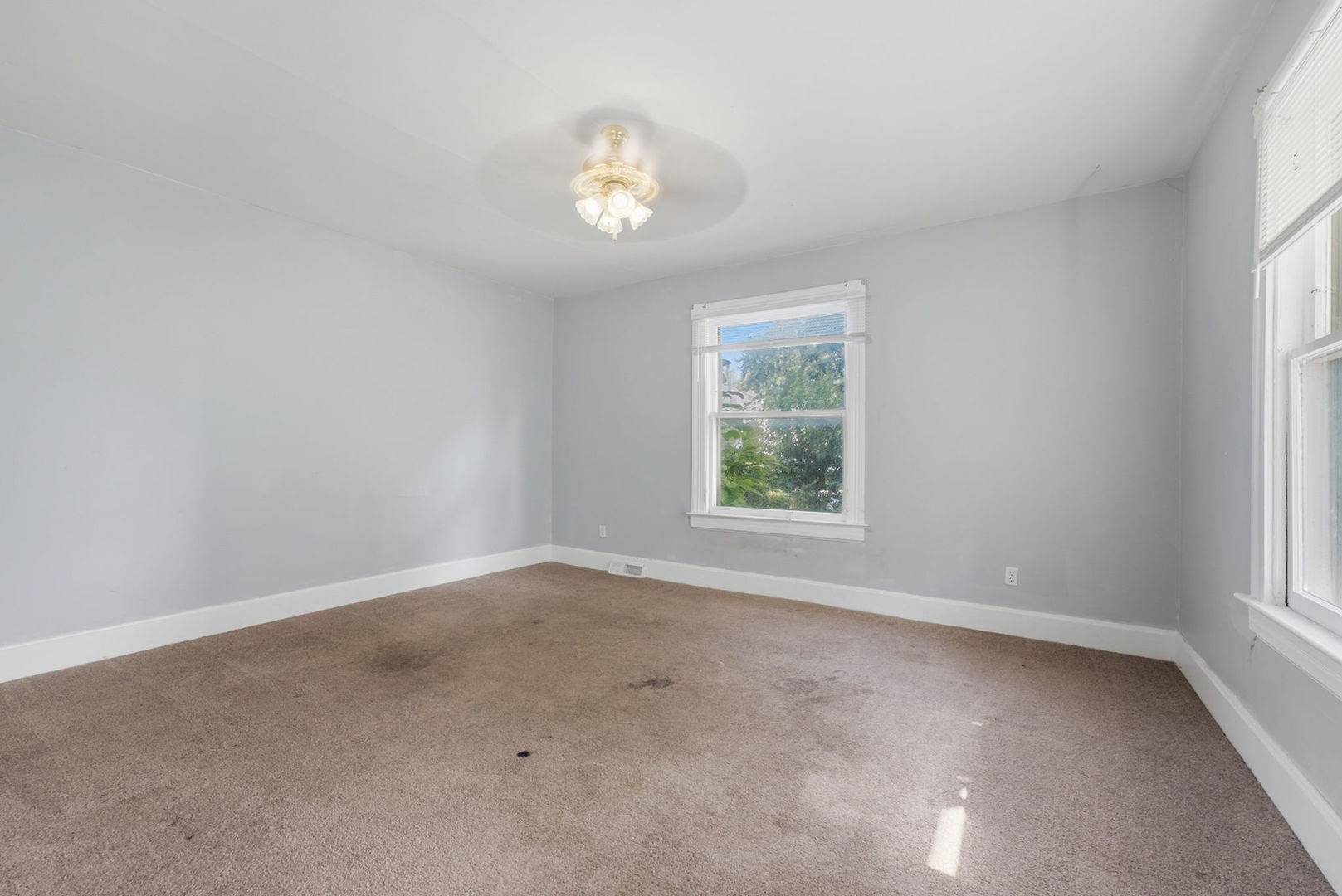 425 W 16th ST, Davenport, IA 52806