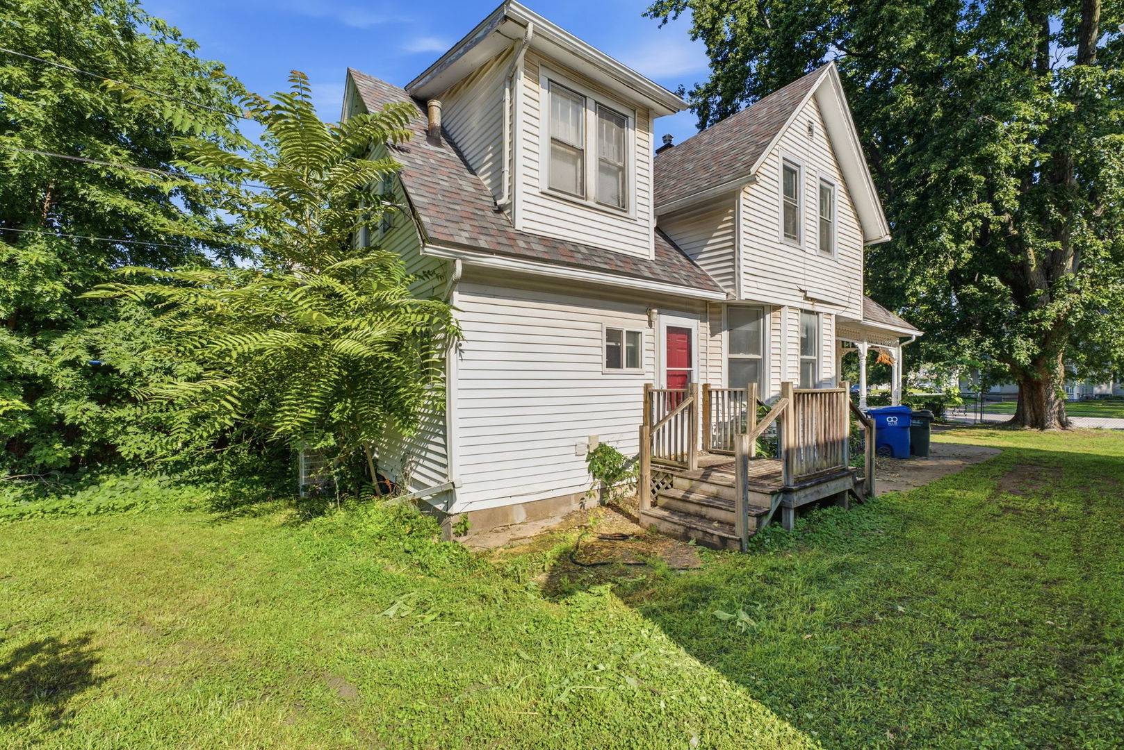 425 W 16th ST, Davenport, IA 52806