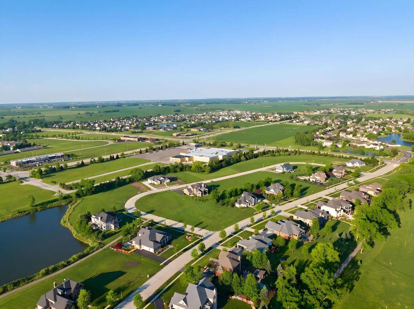 209 Whittemore DR, Sycamore, IL 60178