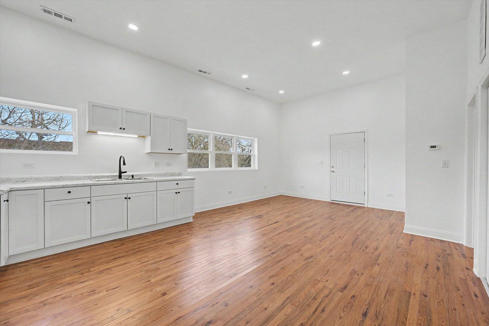 7600 S Marquette AVE #1, Chicago, IL 60649