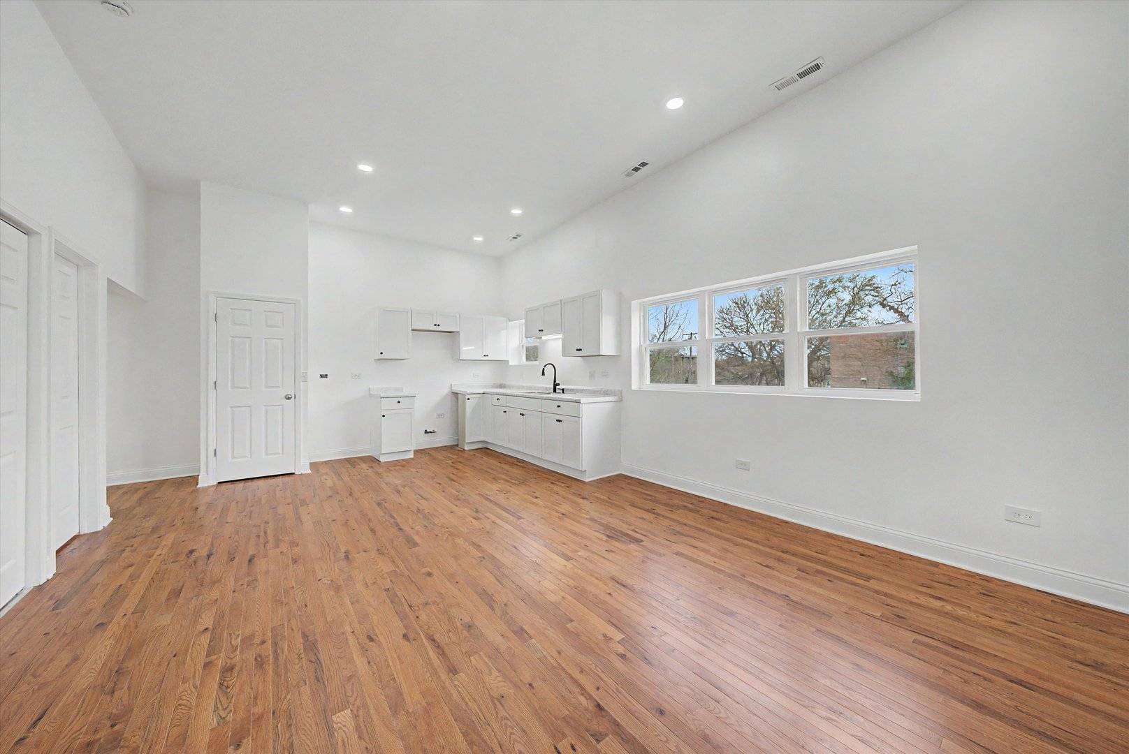 7600 S Marquette AVE #1, Chicago, IL 60649