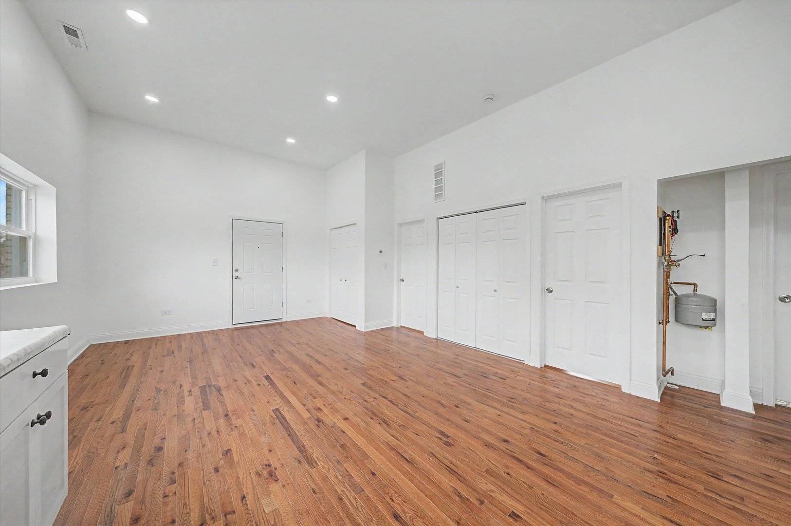 7600 S Marquette AVE #1, Chicago, IL 60649