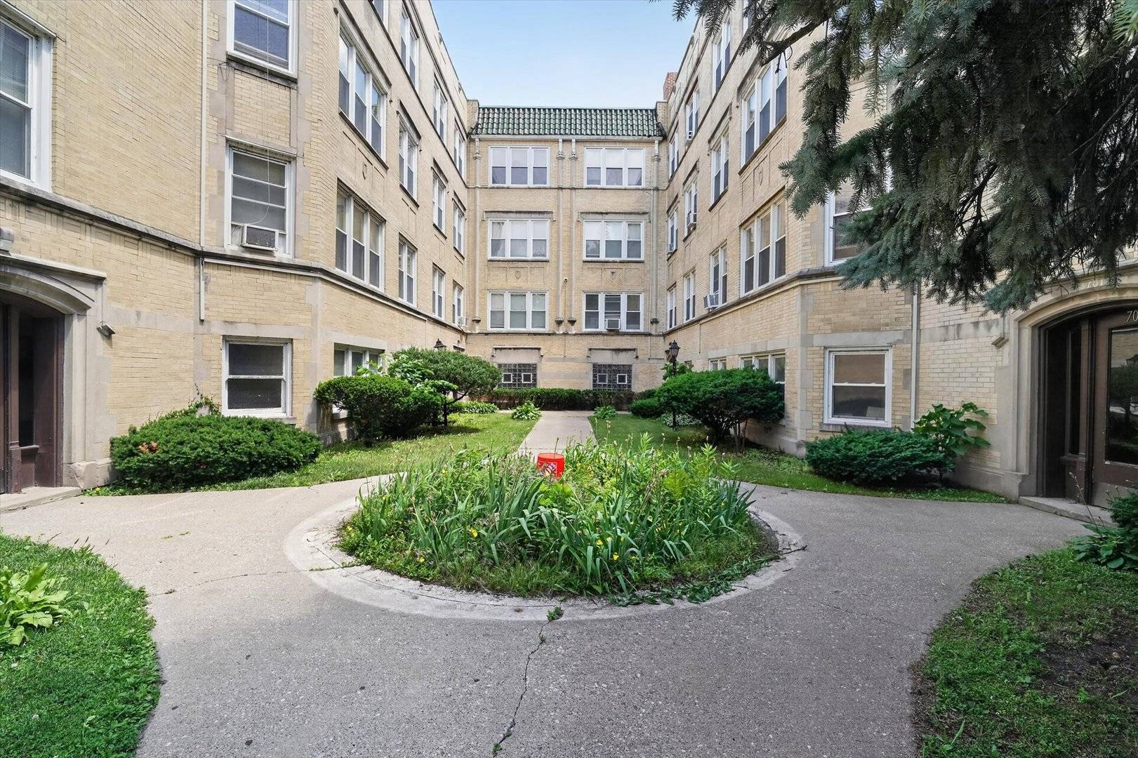 7017 S Merrill AVE #305, Chicago, IL 60649
