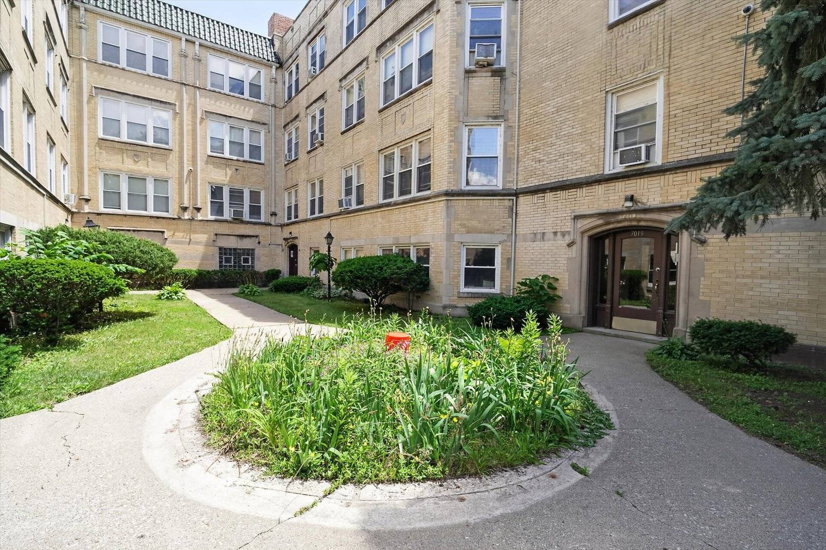 7017 S Merrill AVE #305, Chicago, IL 60649