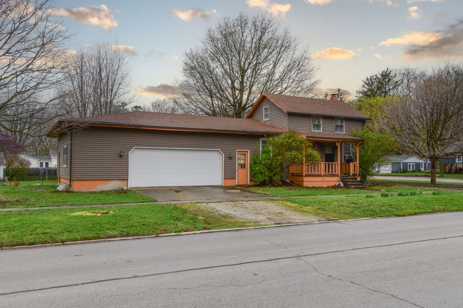 310 N 1st ST, Fairbury, IL 61739