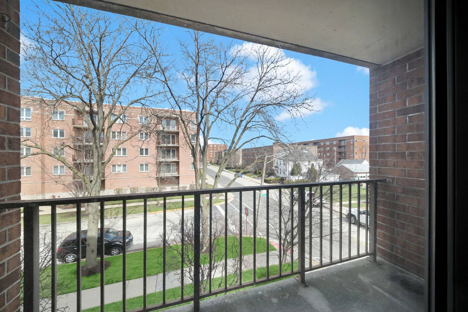 1389 Perry ST #203, Des Plaines, IL 60016