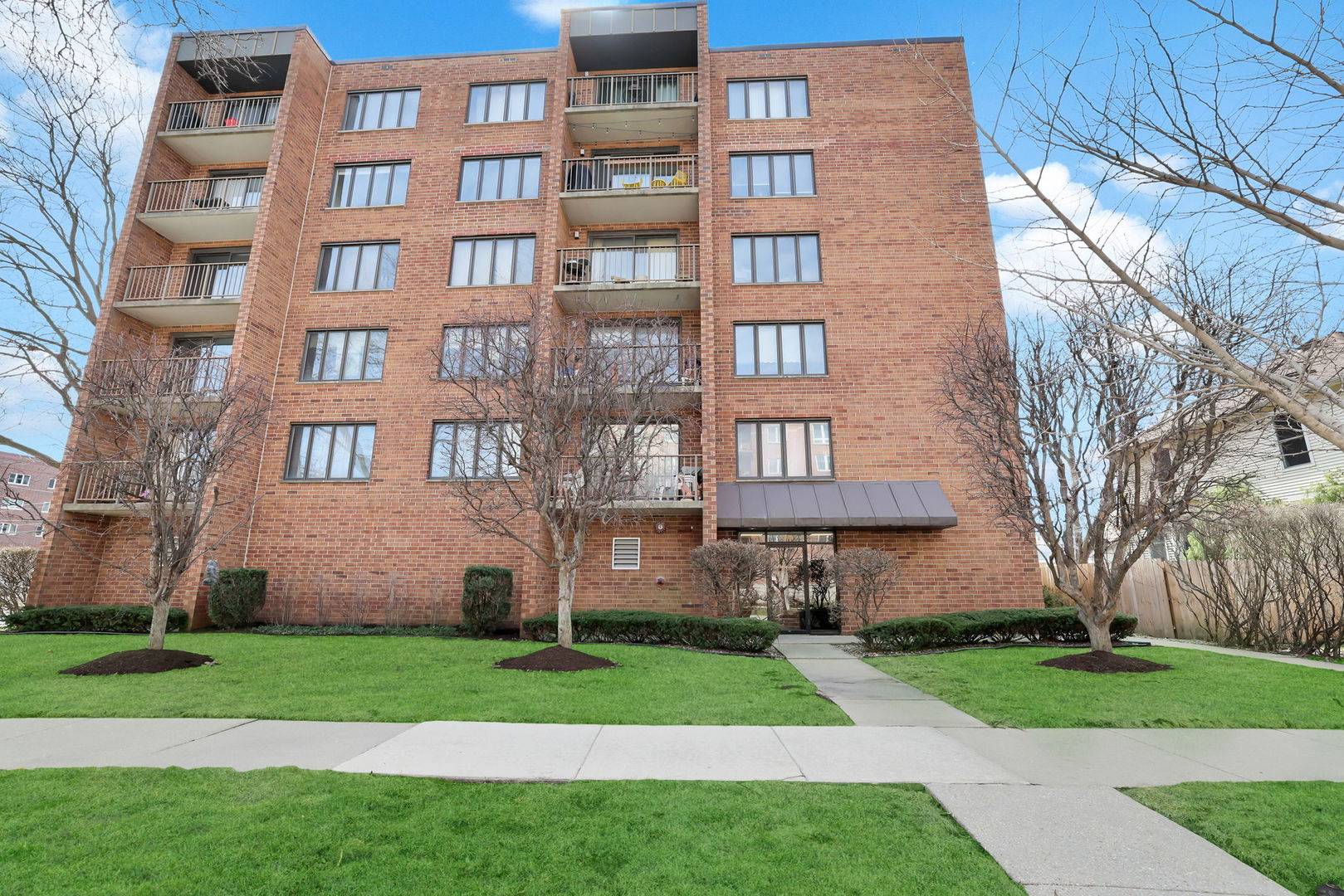 1389 Perry ST #203, Des Plaines, IL 60016