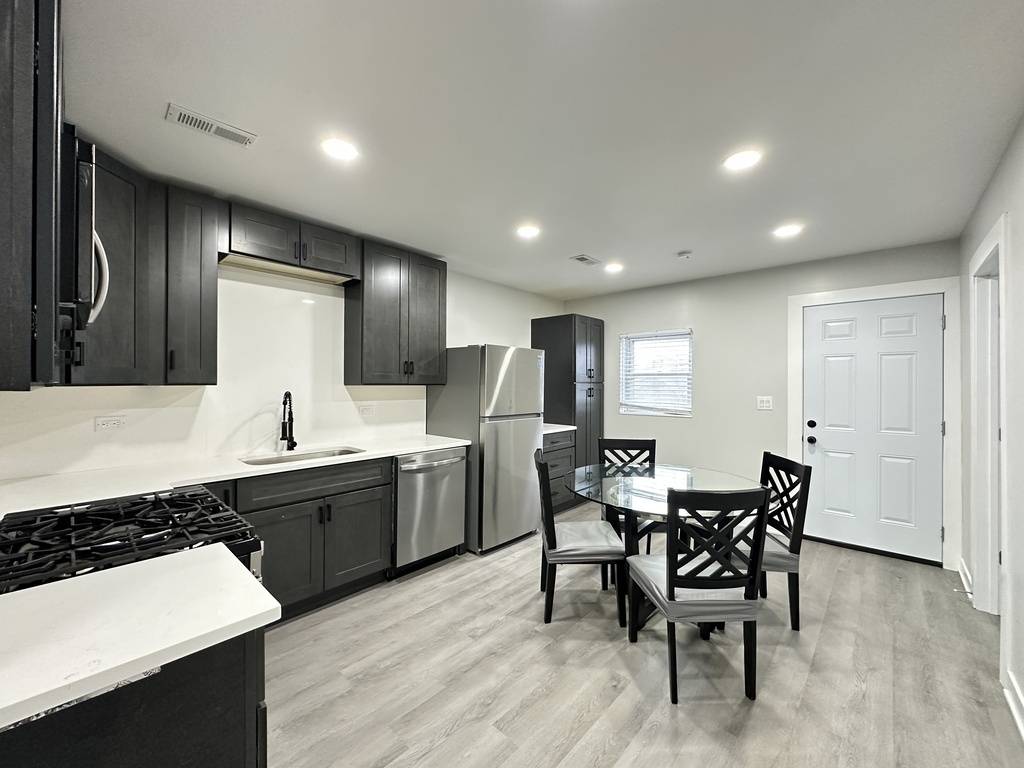 1937 W GRAND AVE #2, Chicago, IL 60622