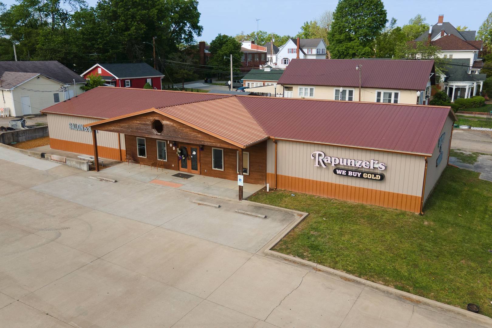 109 W Poplar ST, Harrisburg, IL 62946