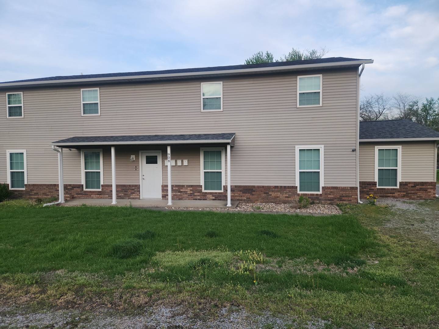 908 S 10th ST, Herrin, IL 62948