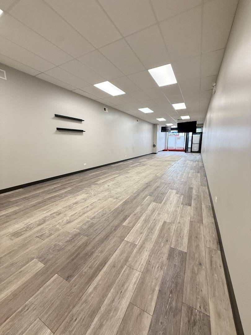 7051 N Clark ST, Chicago, IL 60626