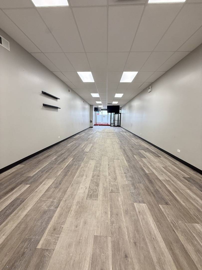 7051 N Clark ST, Chicago, IL 60626