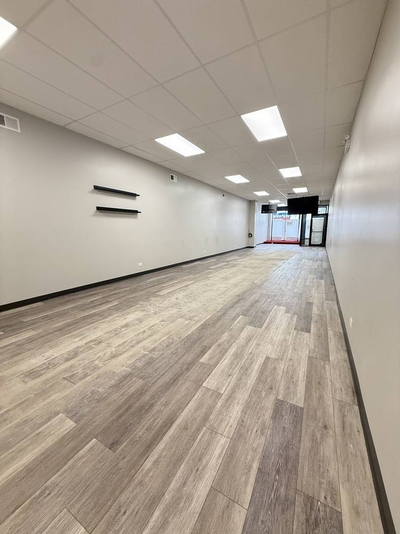 7051 N Clark ST, Chicago, IL 60626