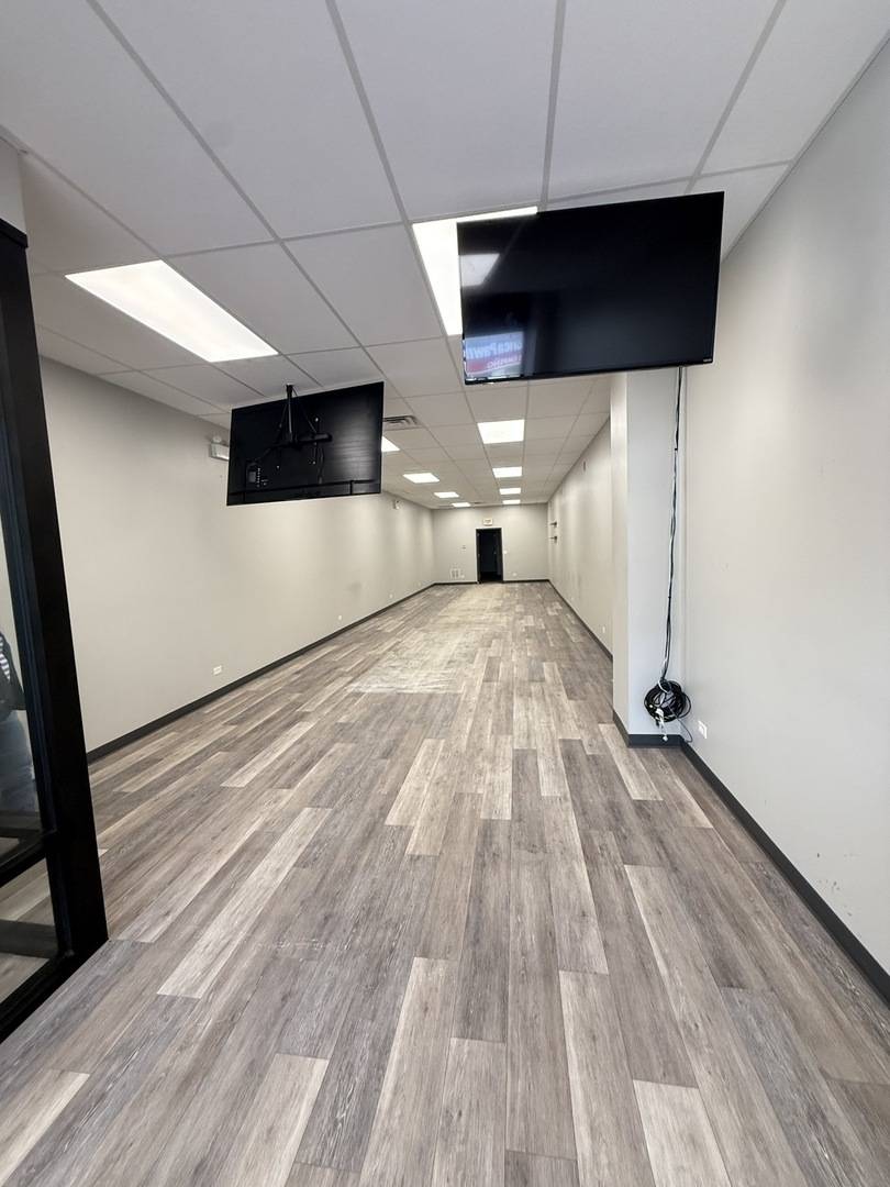 7051 N Clark ST, Chicago, IL 60626