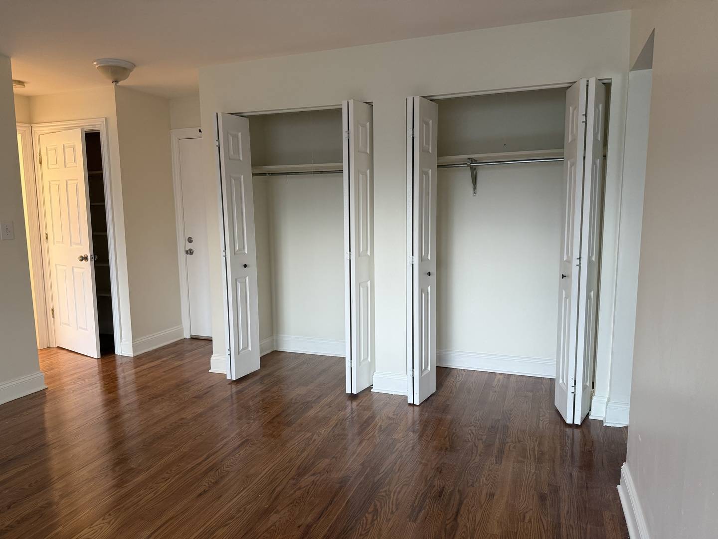 77 W Central AVE #108, Roselle, IL 60172