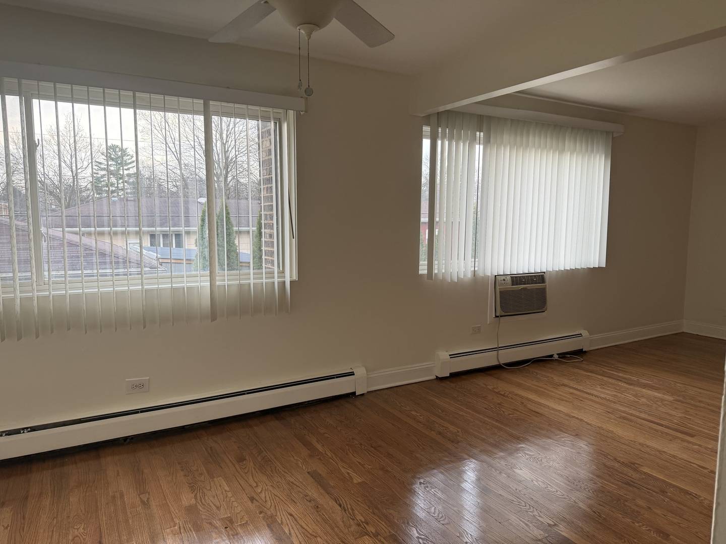 77 W Central AVE #108, Roselle, IL 60172