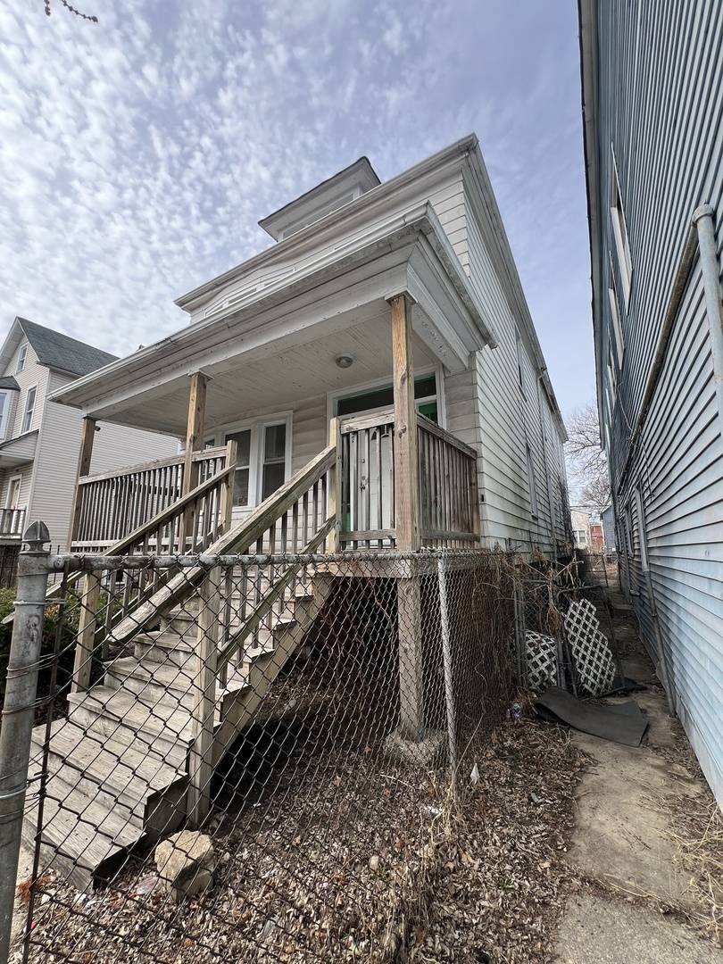8242 S Houston AVE, Chicago, IL 60617