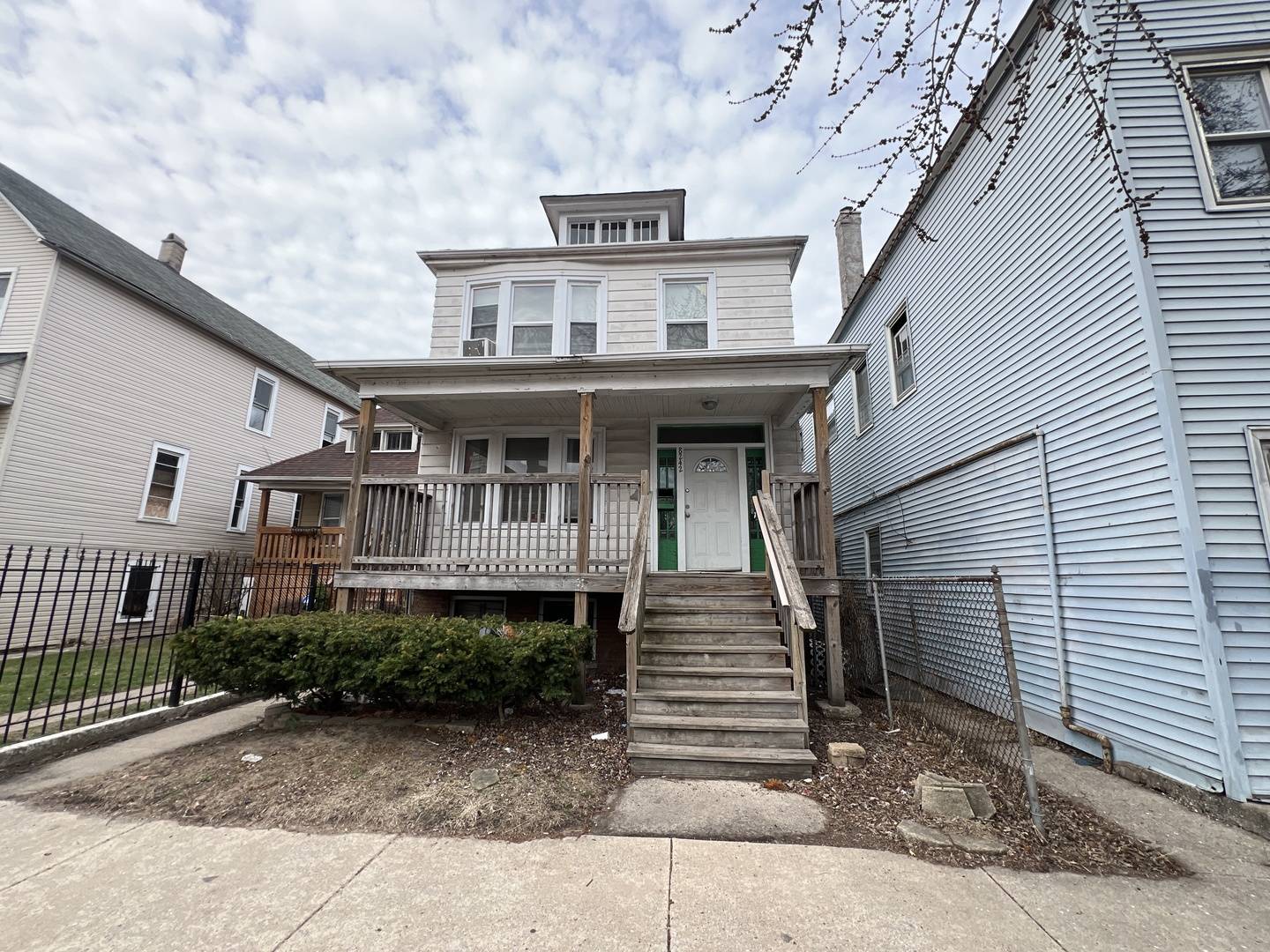 8242 S Houston AVE, Chicago, IL 60617