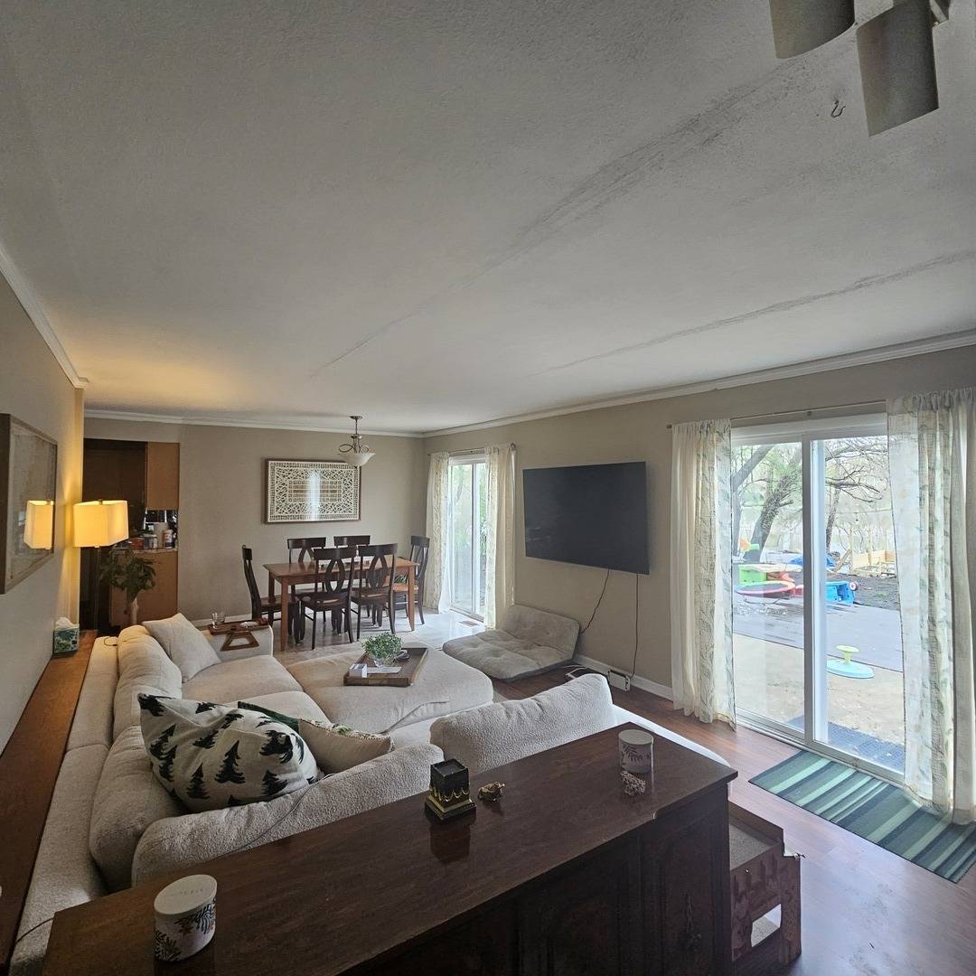 128 Essex RD, Elk Grove Village, IL 60007