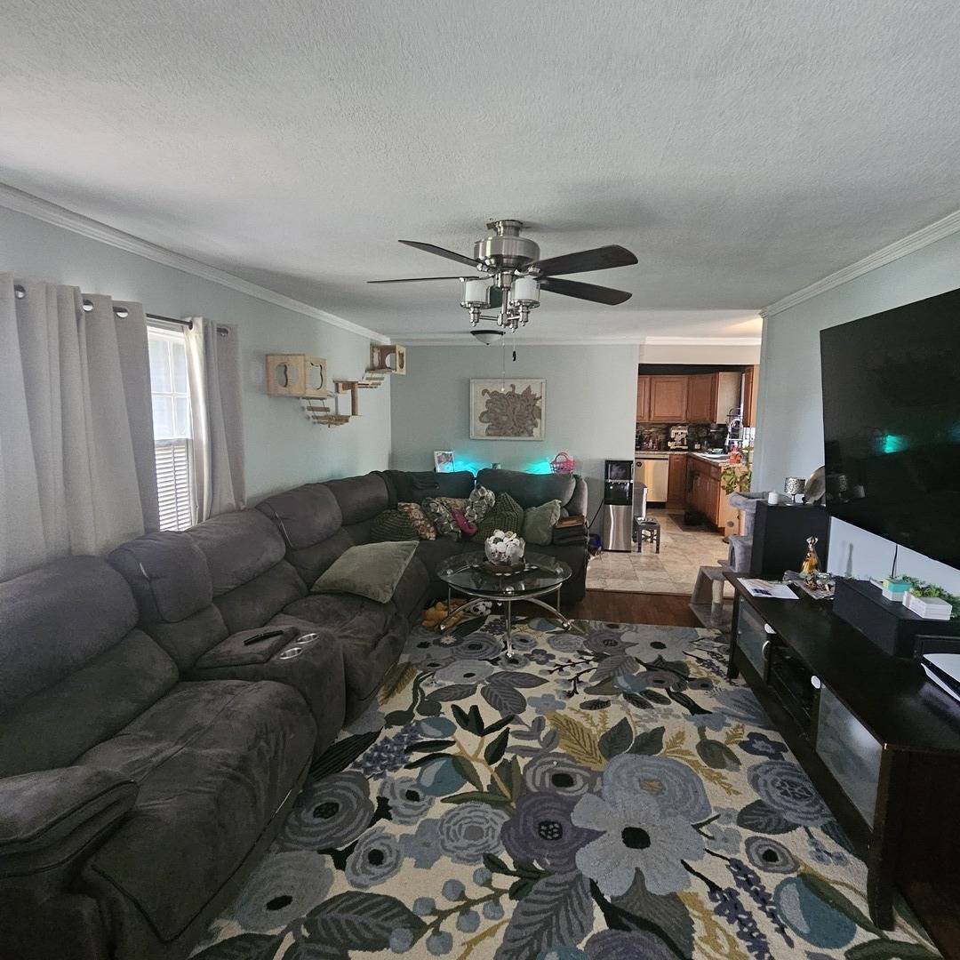128 Essex RD, Elk Grove Village, IL 60007
