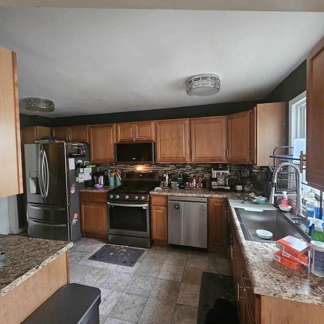 128 Essex RD, Elk Grove Village, IL 60007