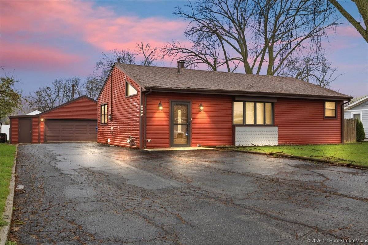7817 W 98th PL, Hickory Hills, IL 60457