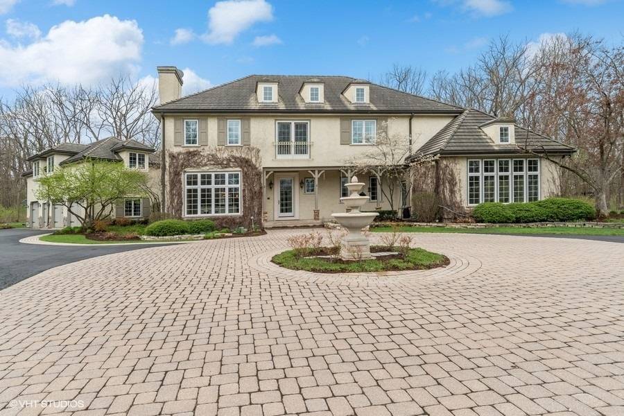 6N161 SURREY RD, Wayne, IL 60184